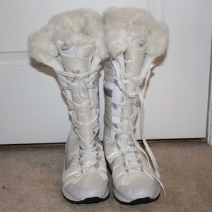 Nike White and Silver NWOT Fur Lined Snow Boots